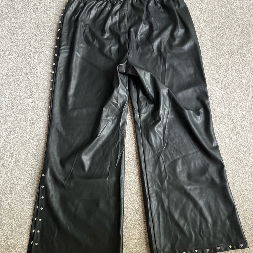 Fashion to Figure Black Casual Wide-Leg Pants - Picture 2 of 2